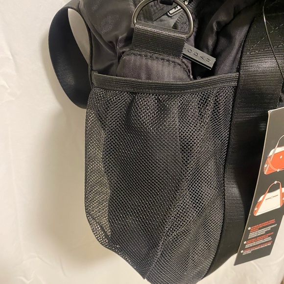 Brand New! KYODAN nylon & vinyl sport duffle w/strap. Great gym/overnight bag. - Picture 5 of 11